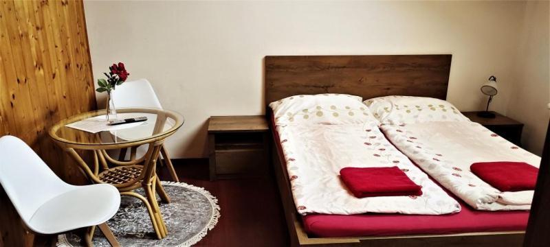U Certa Hotel Čerčany Kültér fotó